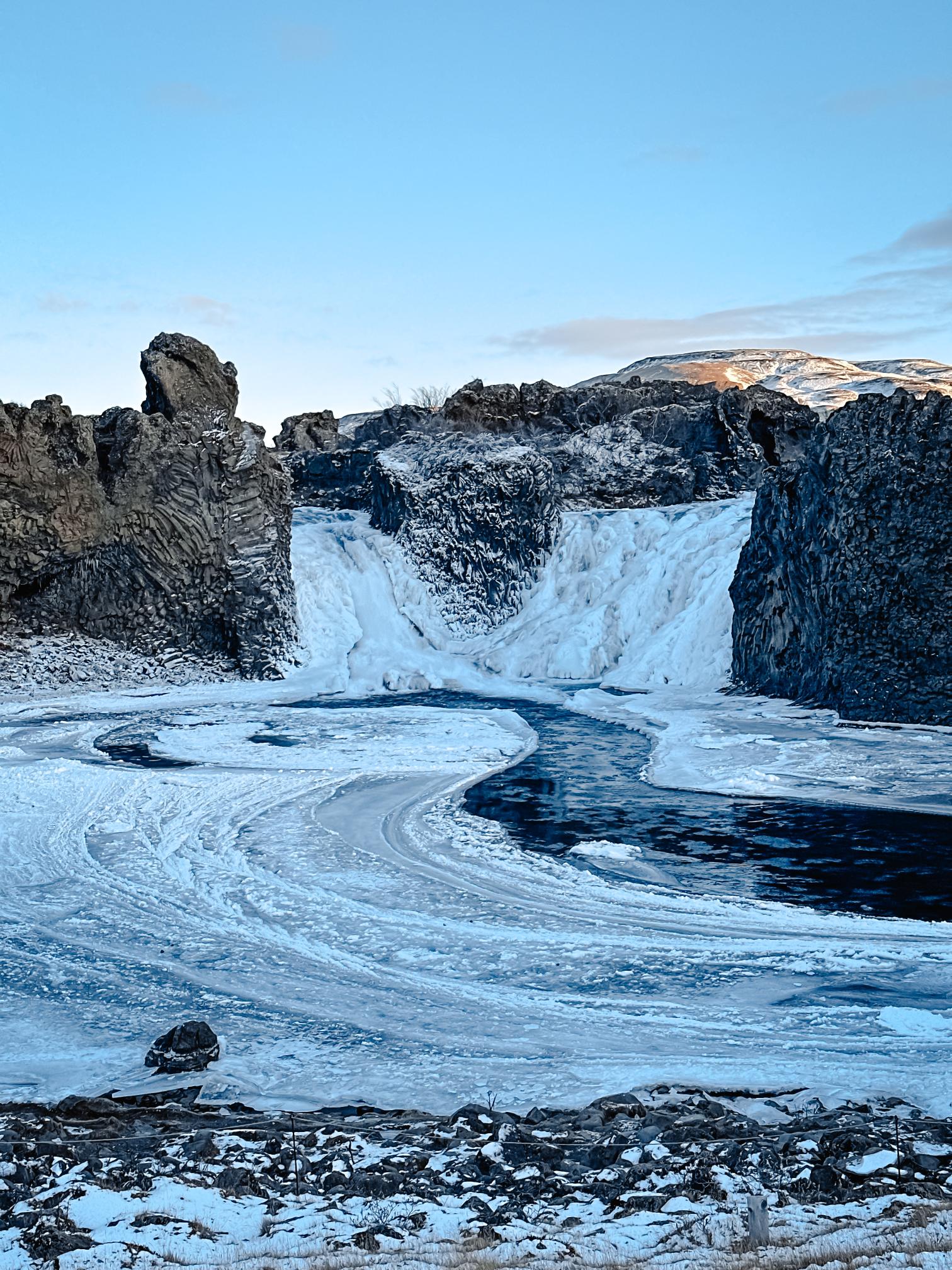 les chutes de Hjálparfoss