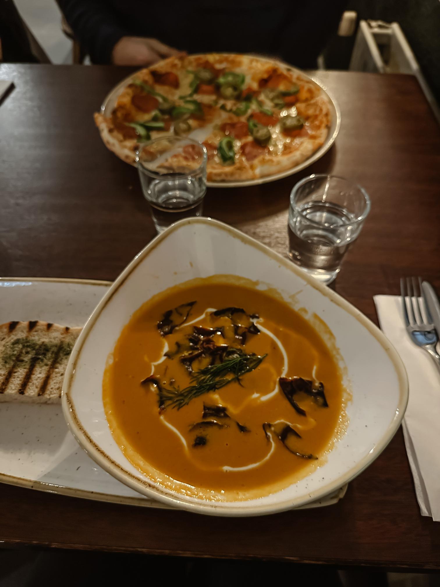 soupe et pizza