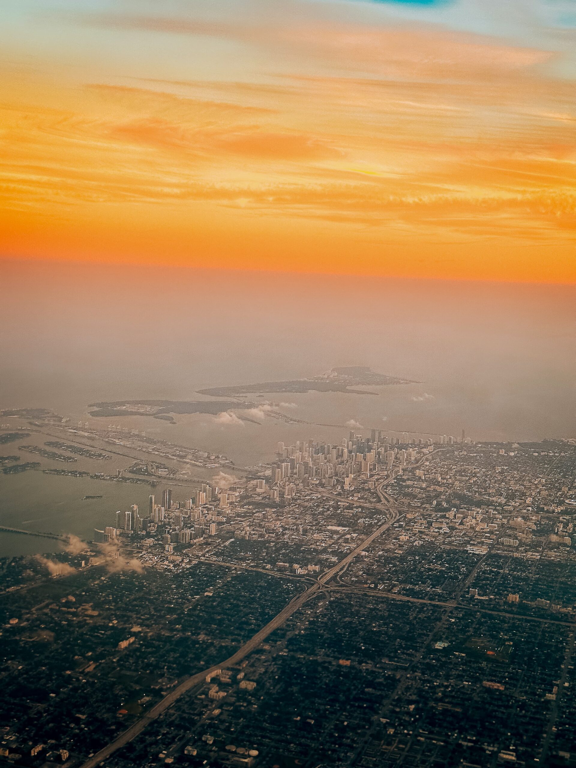 coucher de soleil sur miami vu du ciel